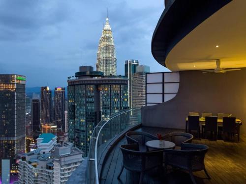 Golden Triangle Apartment | The Luxury Penthouse Twin Tower view