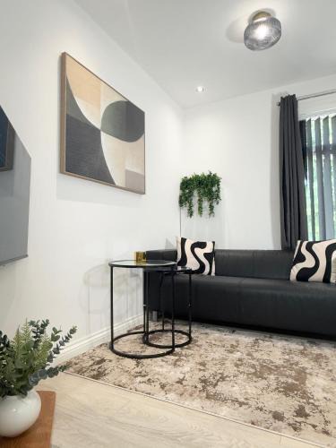 Northampton Apartment | 'The Luxury Snug' - A Charming Modern Luxury 2-Bed Flat with Parkview - Free Parking