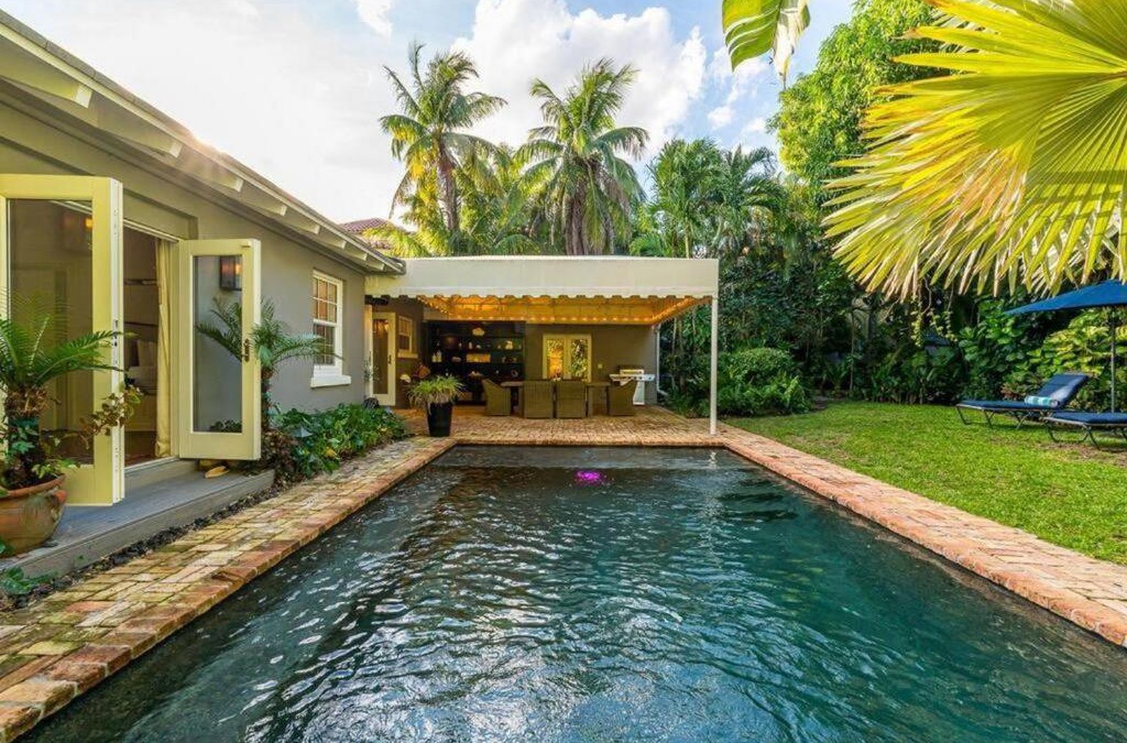 Poiciana Park II Apartment | The Luxury Sunset Villa! Saltwater Pool & Hot Tub!