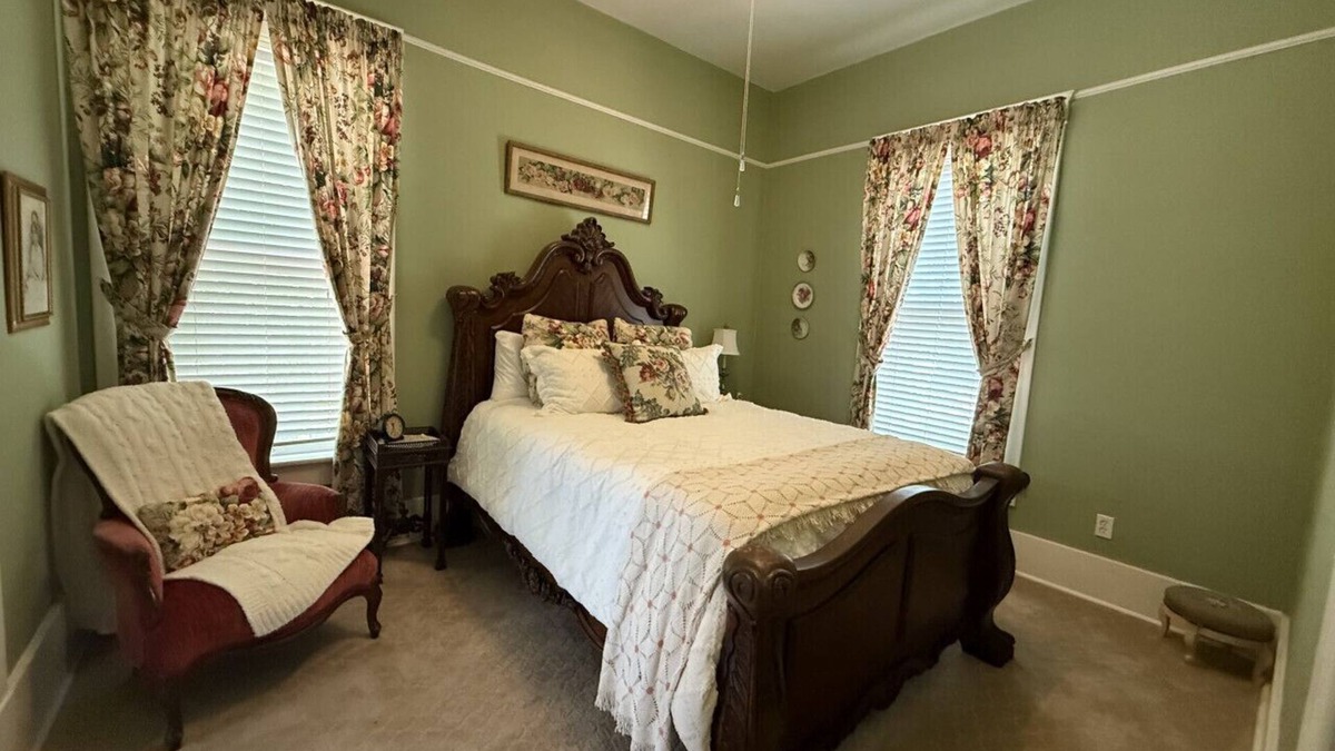 Guthrie Bed & Breakfast | The Lynnie Ann at The Judge's Chamber