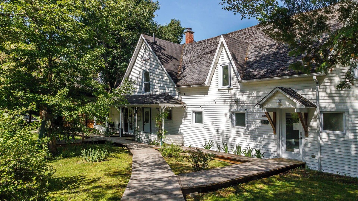 North Hatley Ski Chalet | The Lynx - Newly renovated cottage in North Hatley