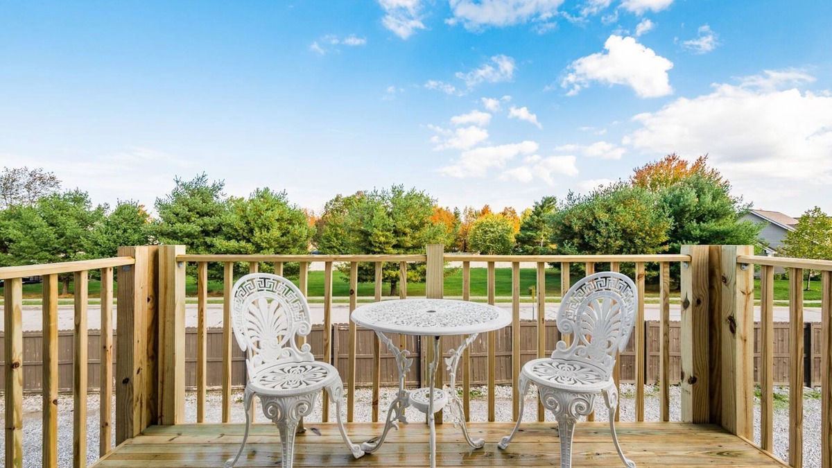 Lewis Center House | ★The Mad Cat Inn★Private Guest House★ FirePit★HotTub★
