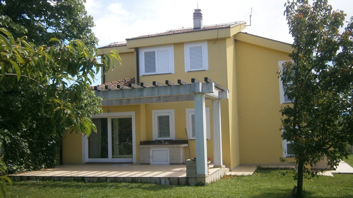 Blizanci Villa | The magnificent VILLA IVANKA with a beautiful garden and orchard