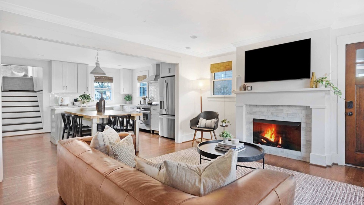 South Nashville House | The Magnolia House - 7 Beds + Full of Charm.