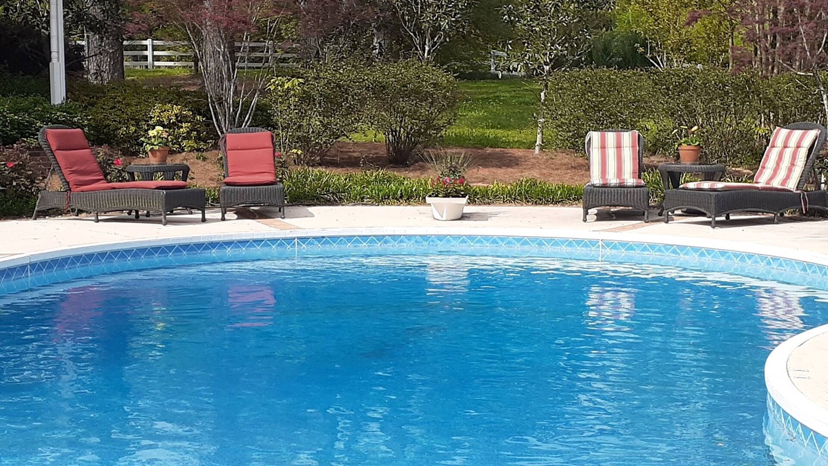 Starkville Bed & Breakfast | The Magnolia Tree B&B KING SUITE only 5 minutes from MSU campus!