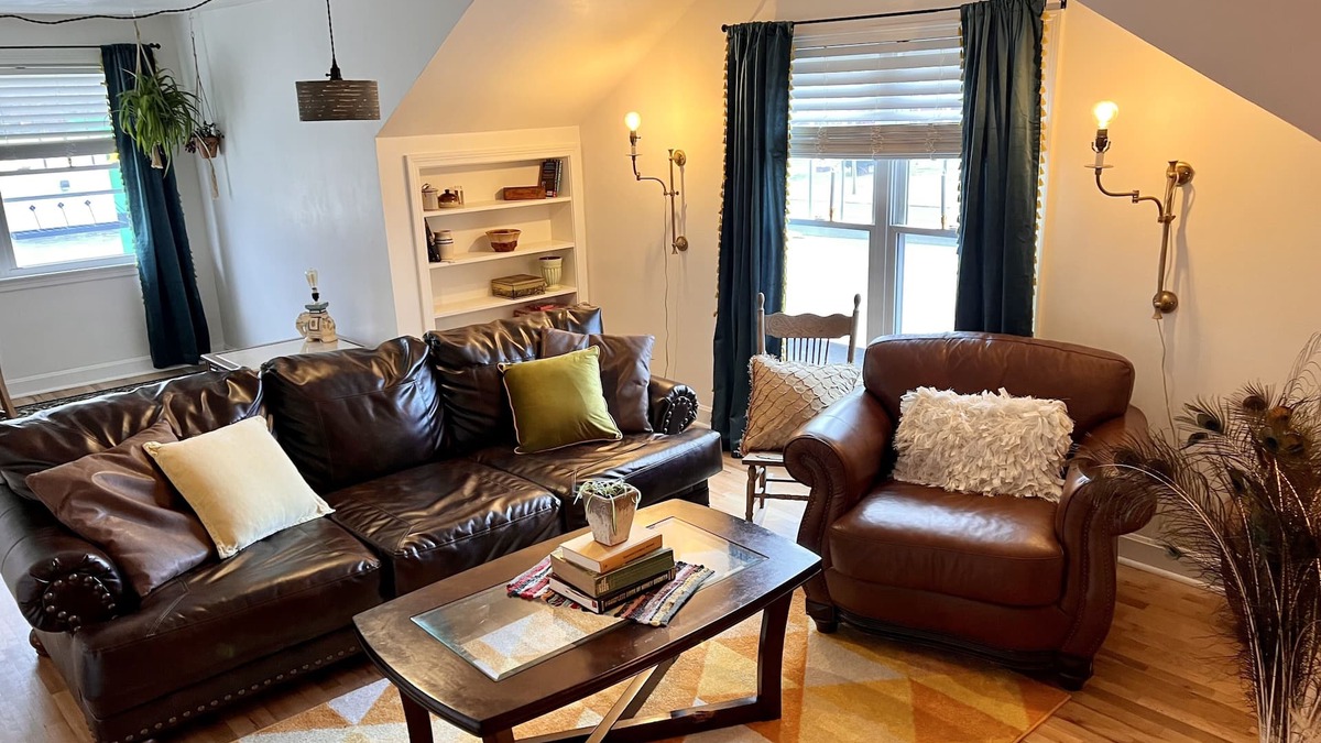 Carmi Apartment | The Main Street Loft in Carmi, IL - spacious, artsy, comfortable - sleeps 6