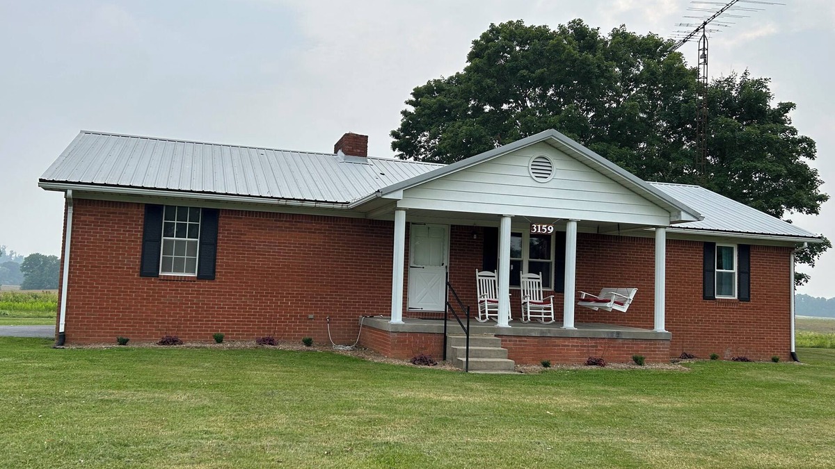 Brownsville House | The Mammoth Cave House, 3BR, 2 bath with 5 beds and VERY near Mammoth Cave