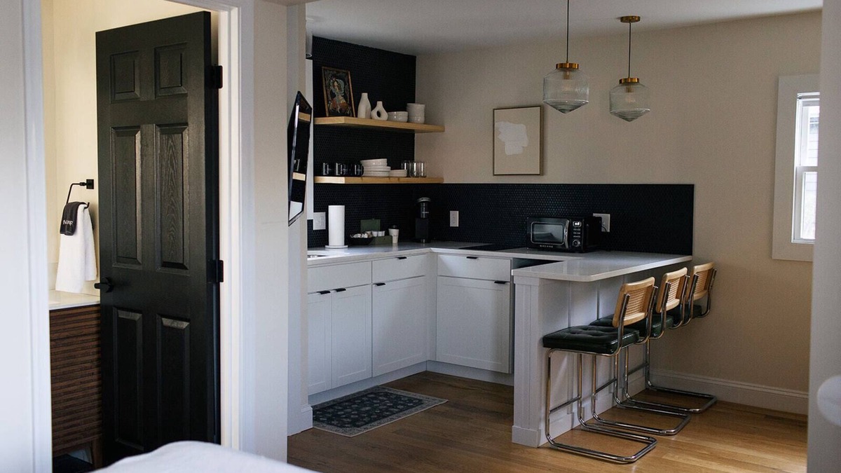 Chambersburg Apartment | The Mane & Co - No. 6