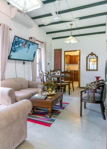 Arunagiri Nagar House | The Mangalam house Elegant historic home near Trincomalee beach