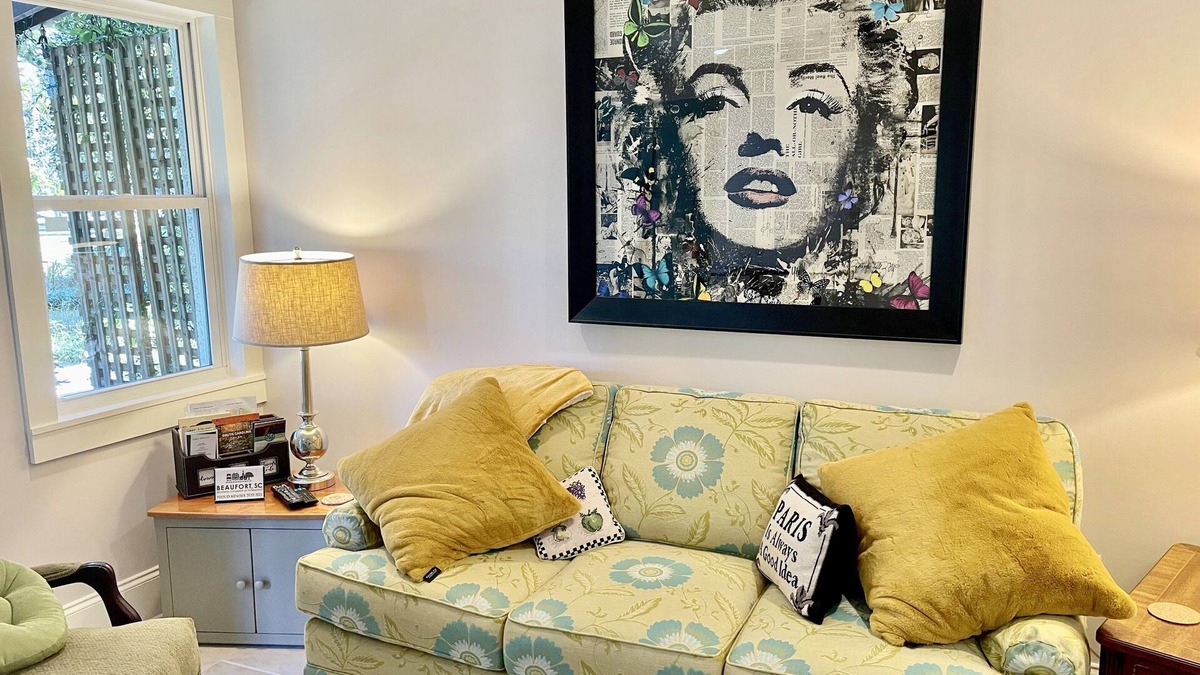 Uptown Apartment | The Manhattan Suite (Apartment 2), at Magnolia Court
