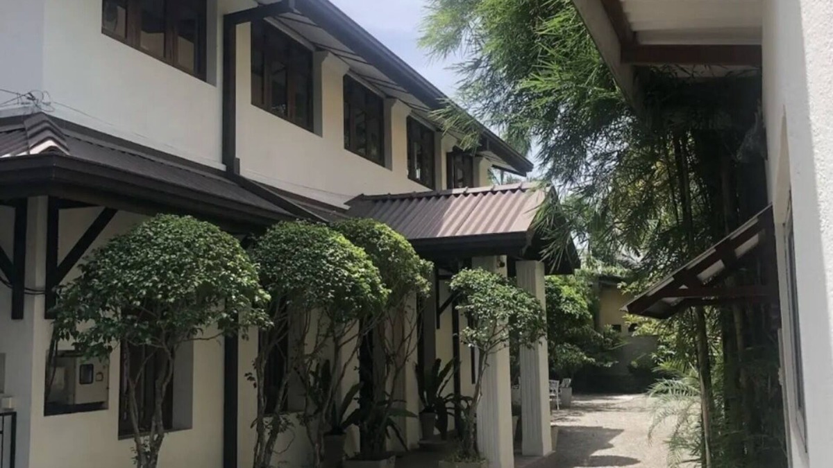 Borella Bed & Breakfast | The Manor 1926 Bed & Breakfast