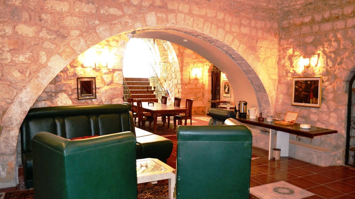 Artists Colony House | The Manor - An Exquisite & Unique Private Holiday House