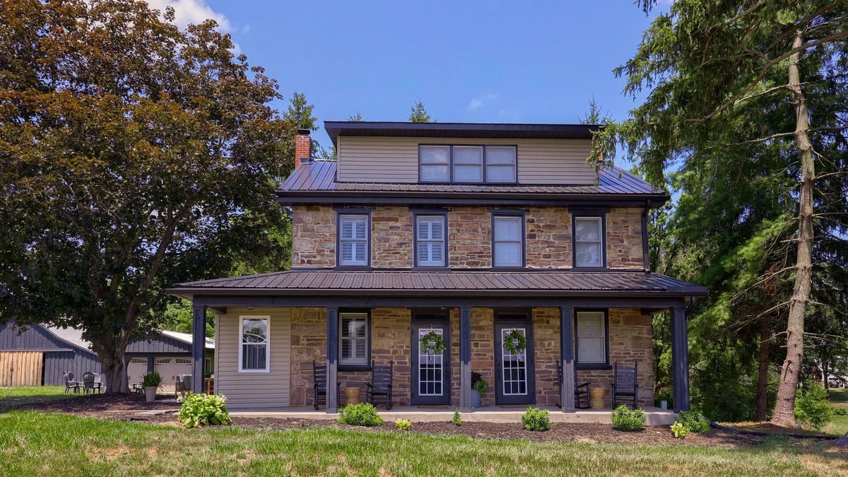 Uniontown House | The Manor at Open Range Stables