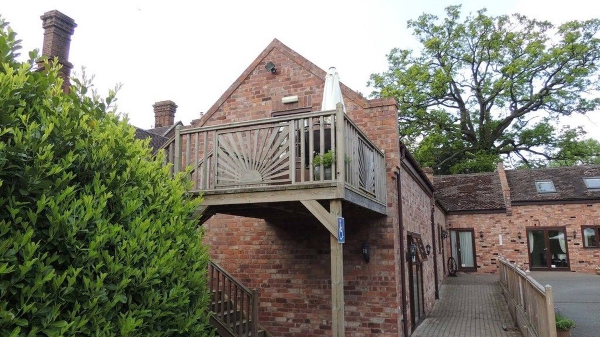Fernhill Heath Bed & Breakfast | The Manor Coach House