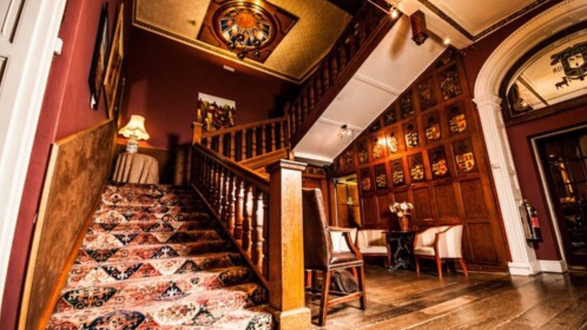 Crickhowell Hotel | The Manor Hotel