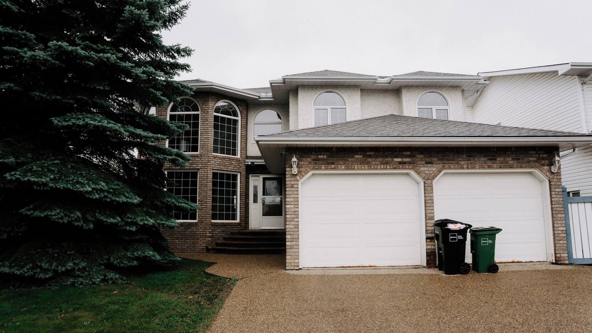Northeast Edmonton House | The Mansion House