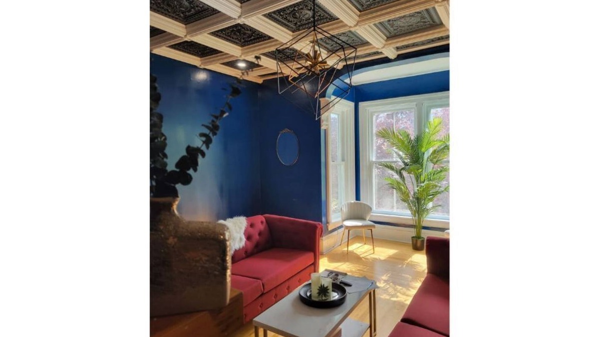 Sussex House | The Maple Shade Suite *2000sq Foot Upper Apartment