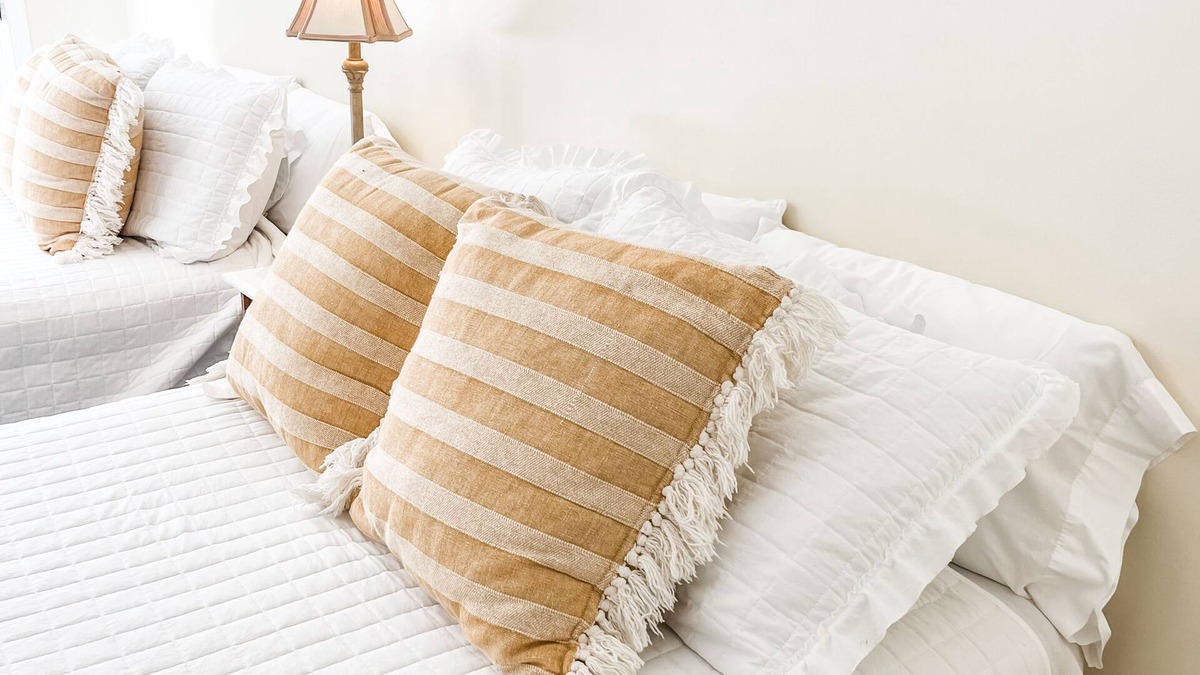 Whitehall Apartment | The Maple Tree Inn - #15
