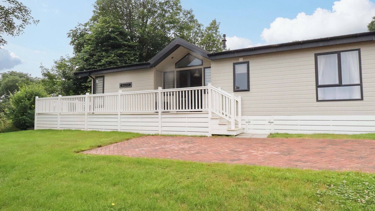 Hewas Water Cottage | THE MAPLES 44, family friendly, country holiday cottage in Sticker