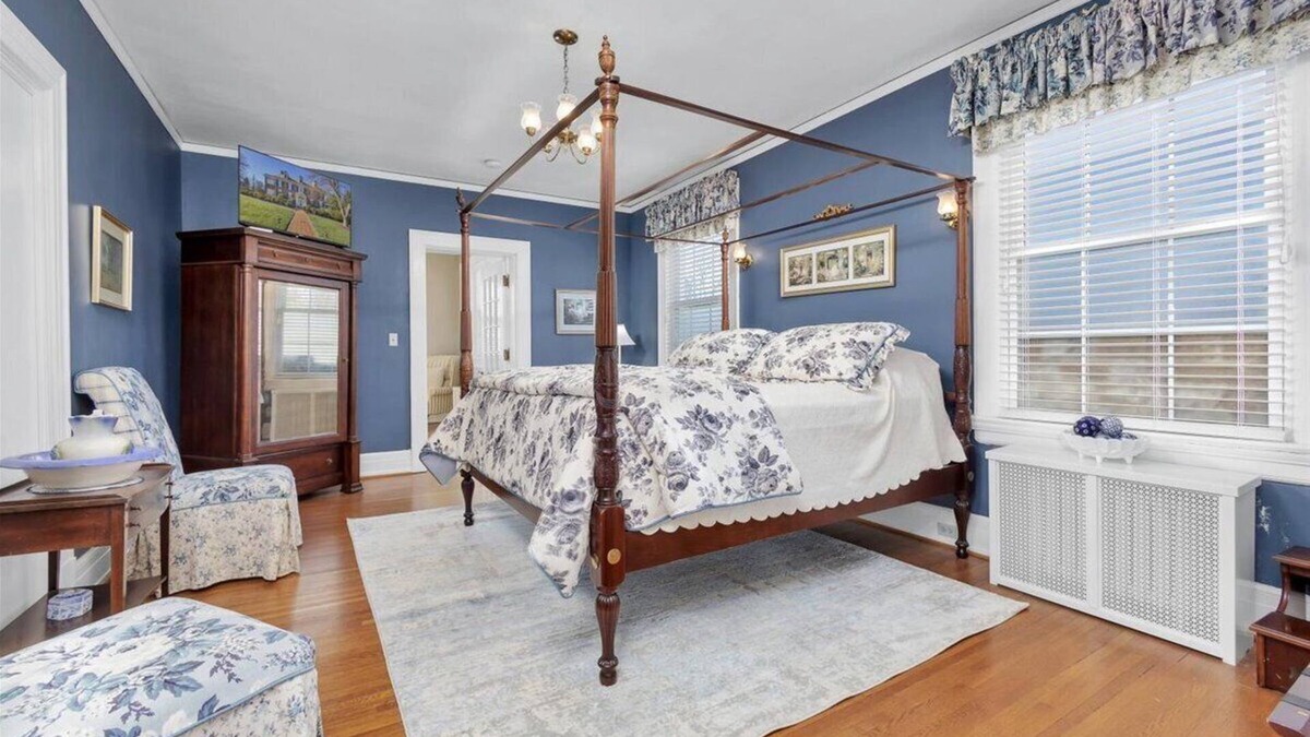 Roanoke Bed & Breakfast | The Maridor - "Daisy" Historic home near lots of shops and restaurants
