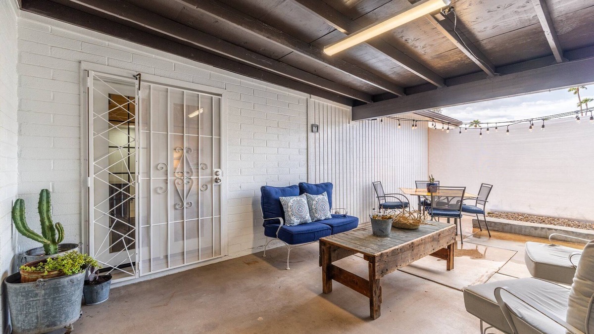 Paradise Plaza House | The Marilyn | Timeless Phoenix Hideaway