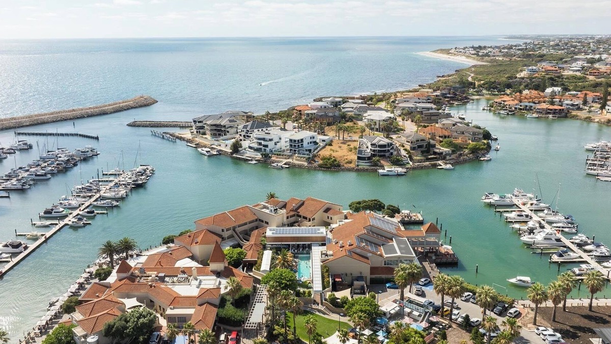 Mindarie Hotel | The Marina Hotel - Mindarie