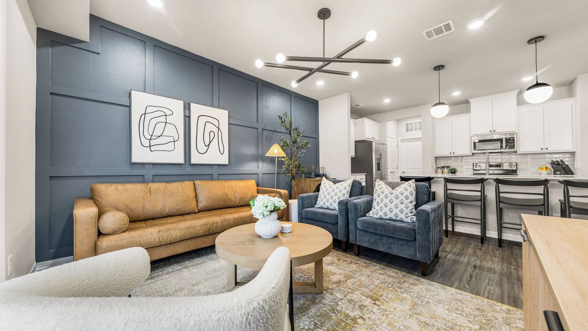 Bryan Condo | The Mark, B/CS - Luxurious 2BD/2BA condo 5 min from Downtown Bryan - New Listing