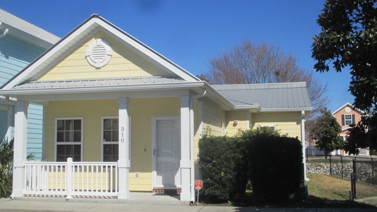 Myrtle Beach Cottage | The Marlin at Gulf Stream invites you to relax with an Ocean Breeze.