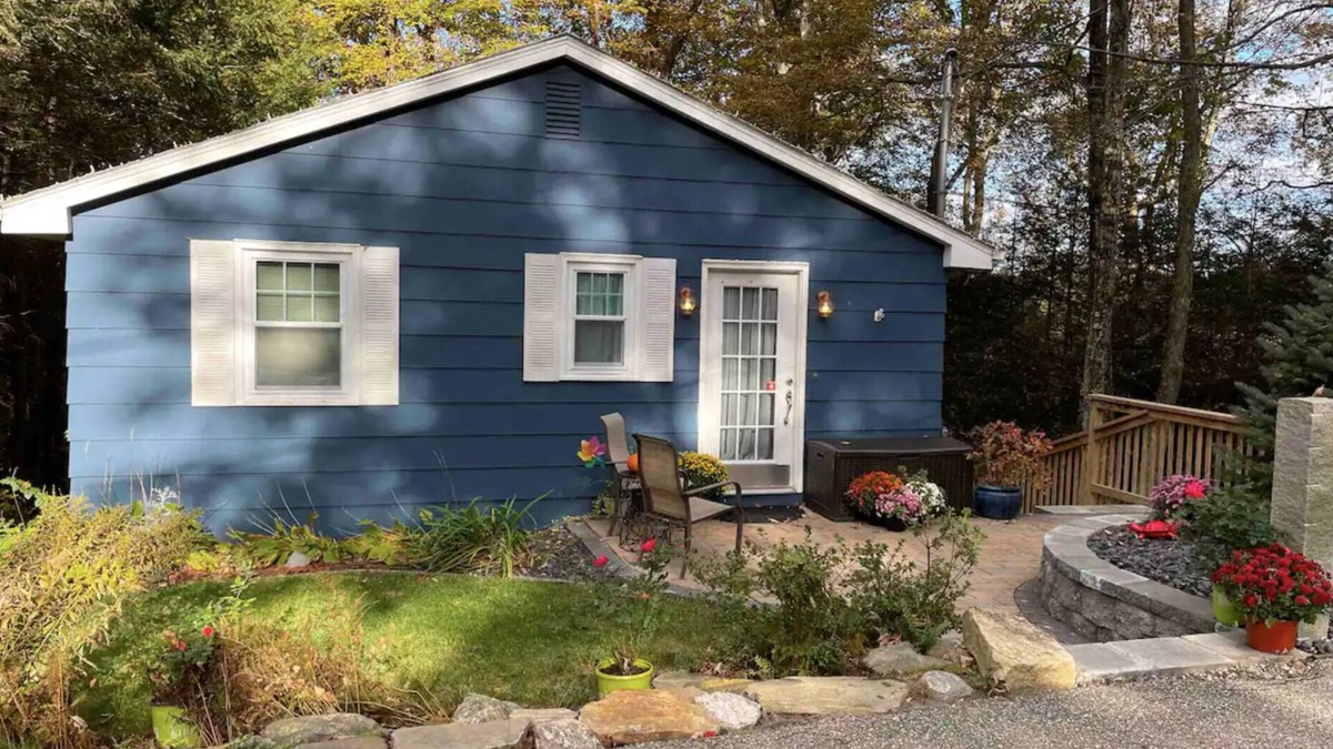 Holland Cottage | The Maybrook: Lake & Sauna