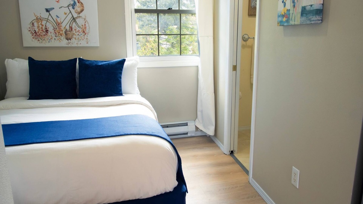 East End House | The Mayor Suite - A Peaceful Downtown Studio by St. Luke's