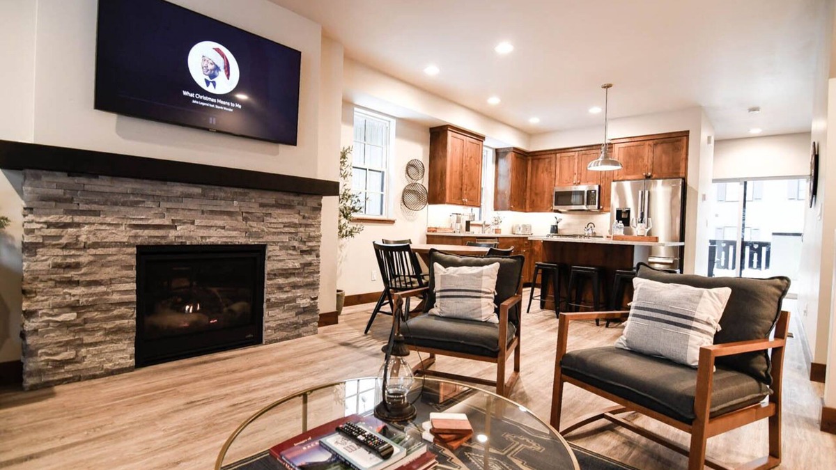 McCall House | THE MCCALL HIDEAWAY - Cozy Downtown Retreat