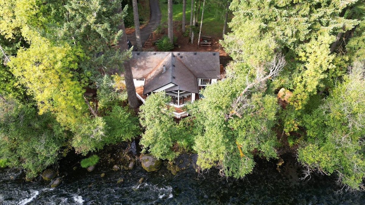 McKenzie Bridge House | The Mckenzie House w/sauna & outdoor shower