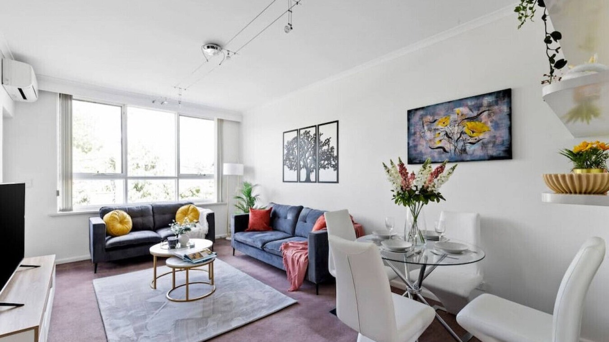 St. Kilda East Apartment | The Meadow Gardens Oasis
