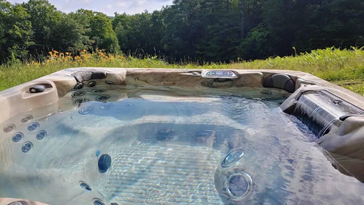 Otis House | The Meadows House @ Otis Ridge w/7-person hot tub