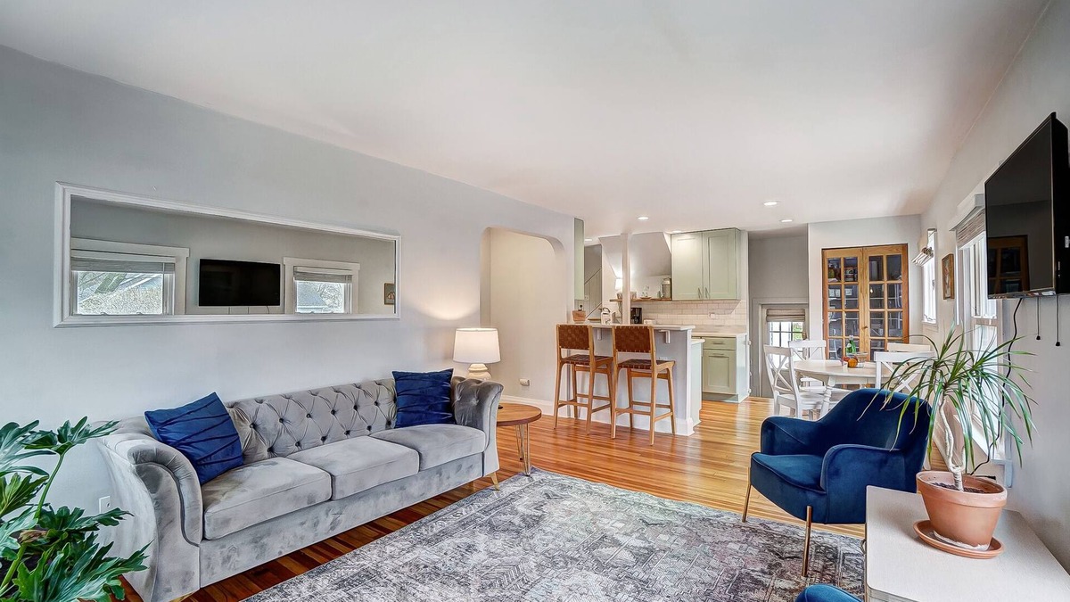 Bowling Green House | The Meeker House Charming 3/4 Bedroom Home w/Hot Tub