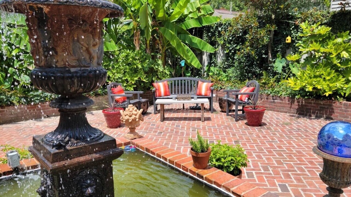 Natchez House | The Mellen House, London Suite, an upstairs private suite, bath & balcony.