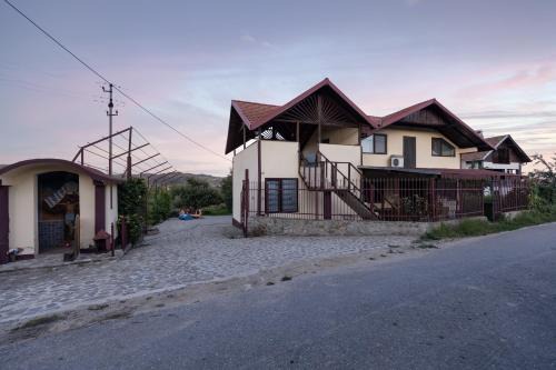 Voinesti House | The Merchant Hill