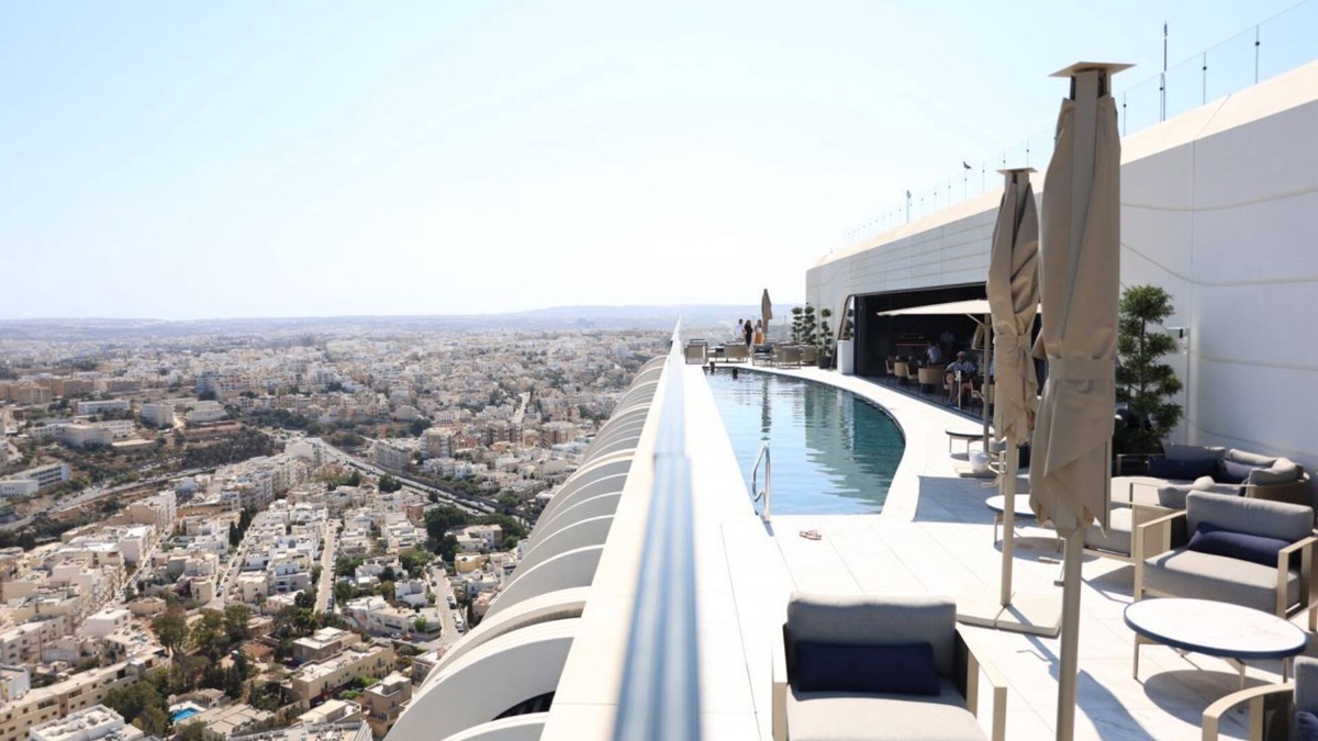 Paceville Apartment | The Mercury Suite with pool