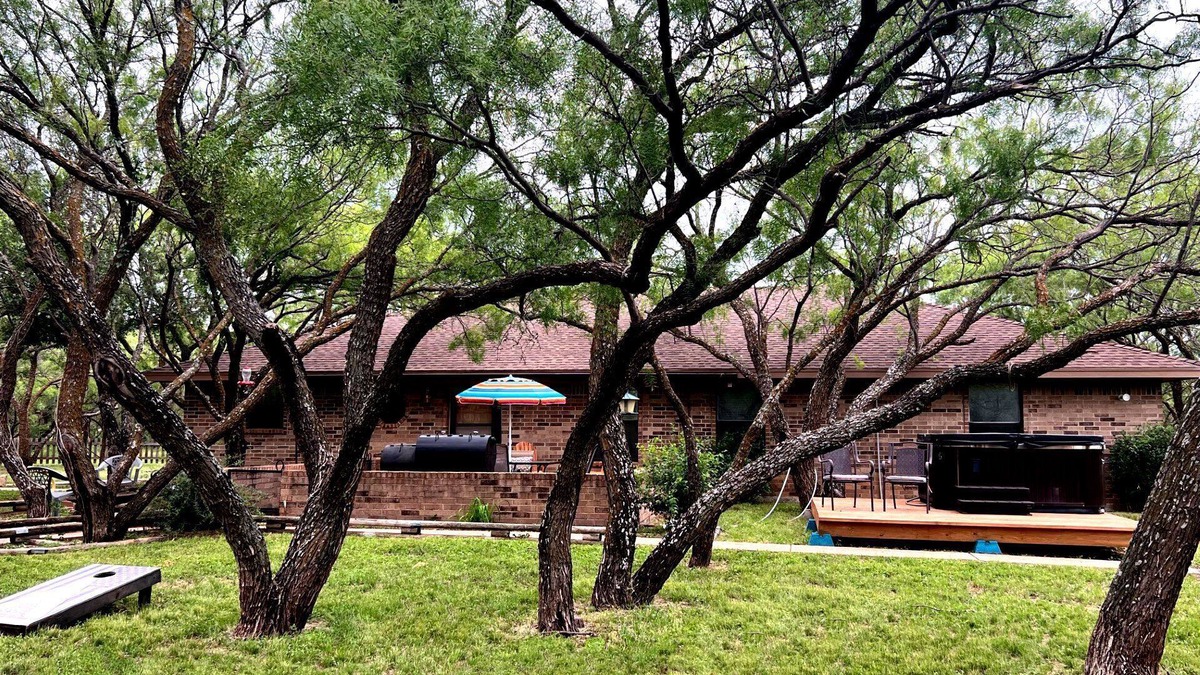 Potosi House | The Mesquite Retreat ~ Romantic ~ Secluded ~ Hot Tub ~ Fire Pit ~ Very Relaxing