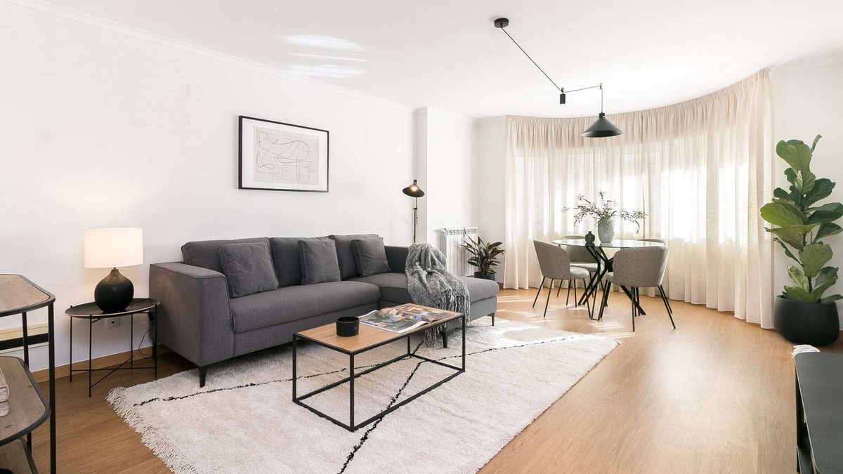 Lumiar Apartment | ✨The Metropolitan: Premium Apartment with Balcony and Parking