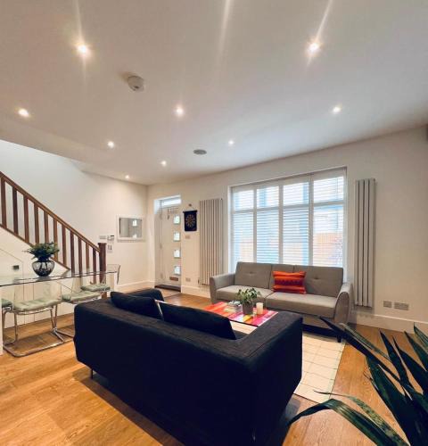Haringey House | The Mews house in Muswell Hill with private parking