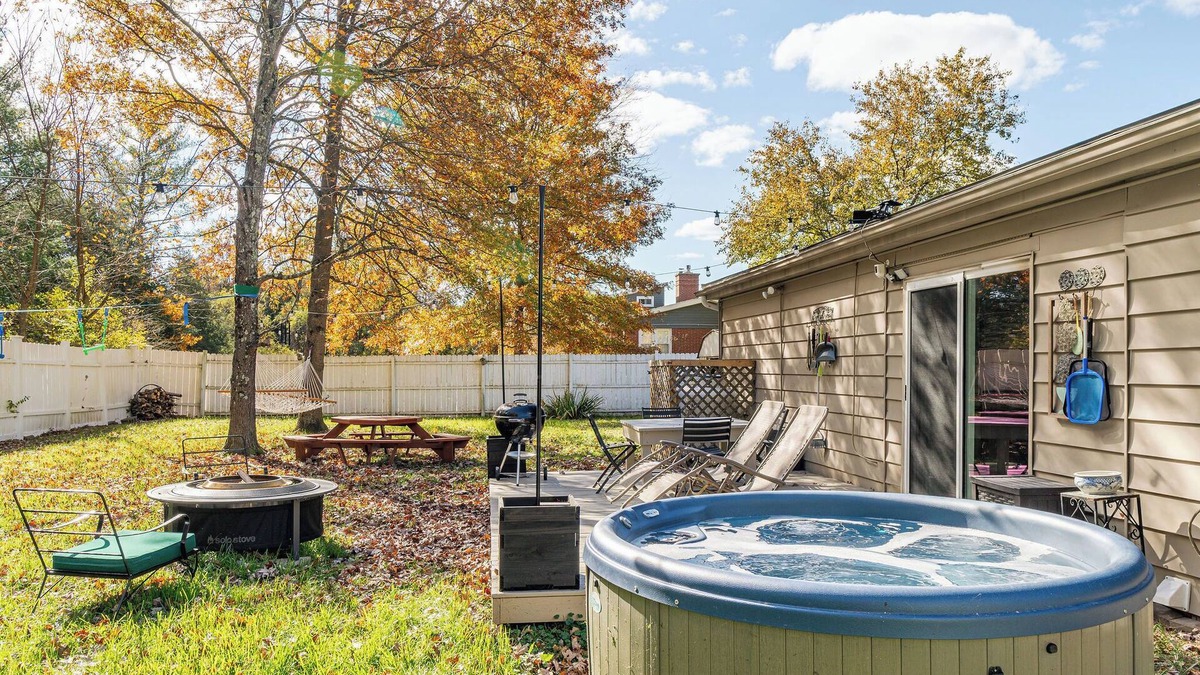 New Paltz House | The Meyer: spacious family home with hot tub minutes to downtown New Paltz