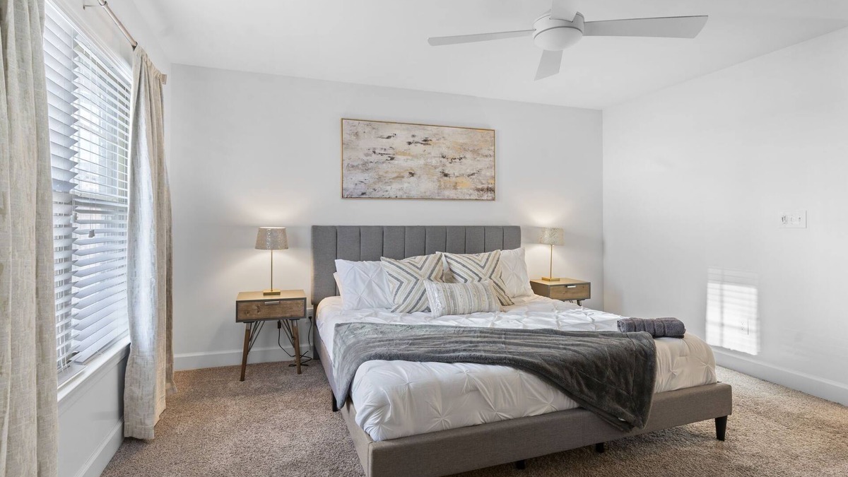 Lexington House | The Midland- 2 King Beds! Great Location!