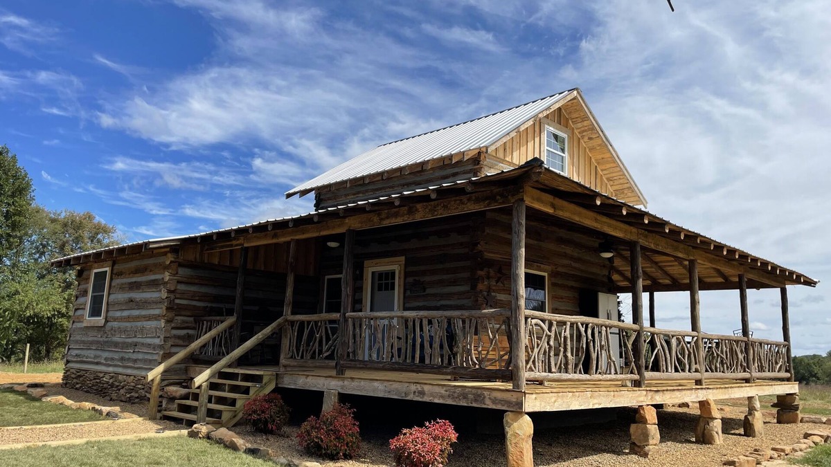 State Road Cabin | The Midnight Moon Cabin, Horses, Goats, Cows, Hot tub, relax, then do it again!