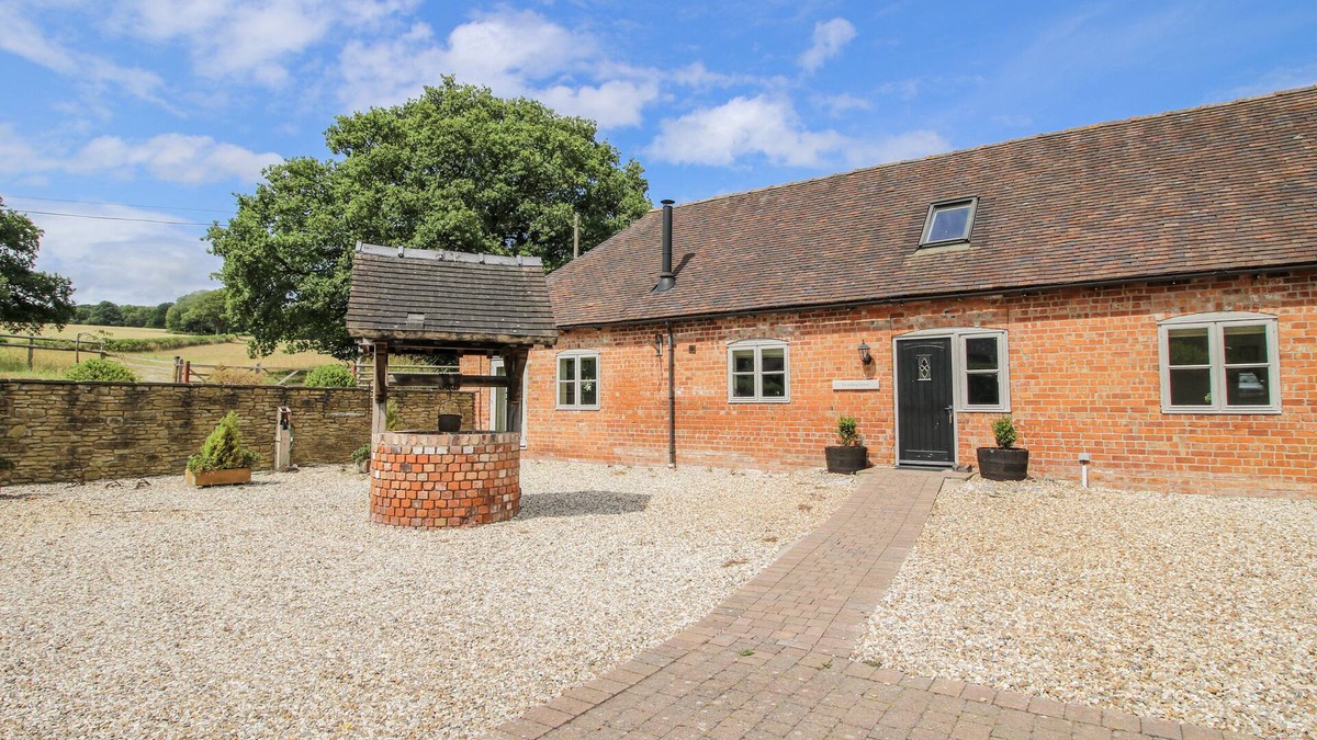 Acton Scott Cottage | THE MILKING PARLOUR, pet friendly, luxury holiday cottage in Westhope