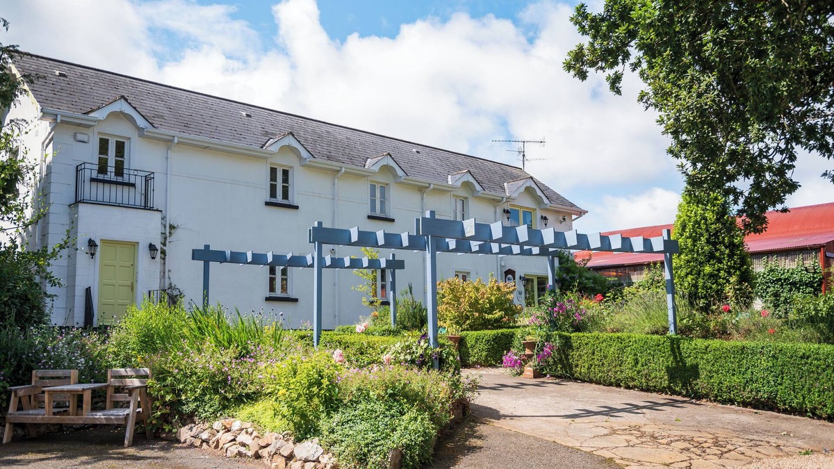 Ashford Apartment | The Milking Parlour Self Catering first floor 3 Bedroom Apartment.