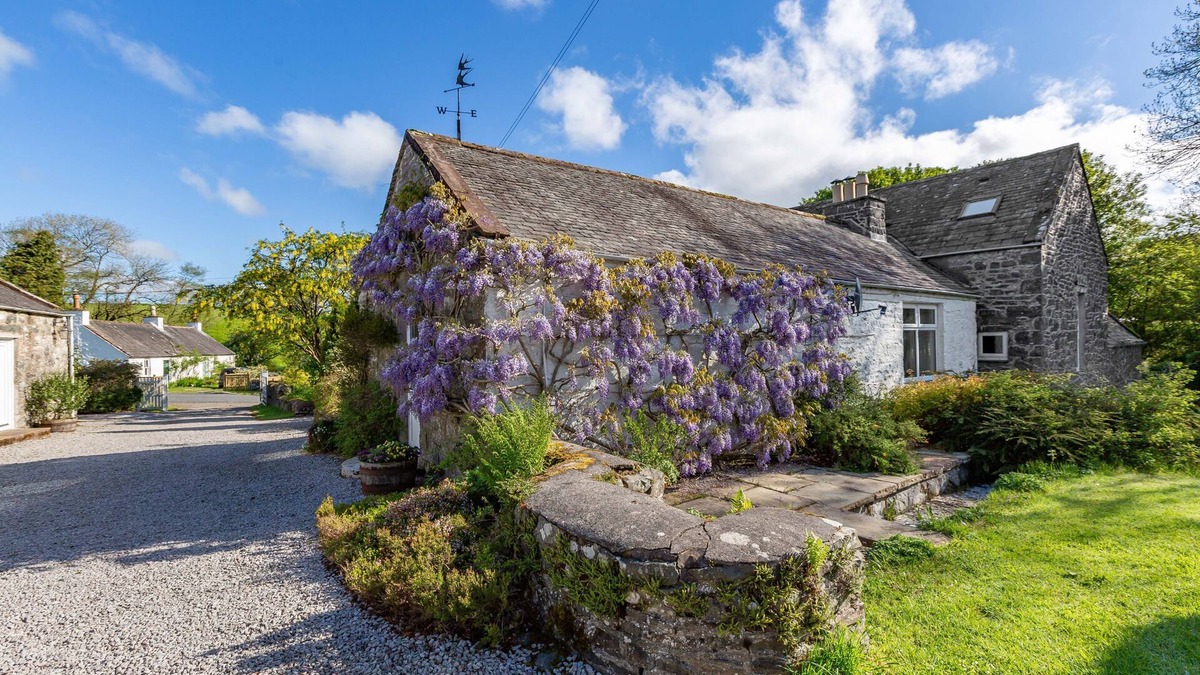 Kirkpatrick Durham Cottage | The Mill - a house that sleeps 7 guests in 2 bedrooms