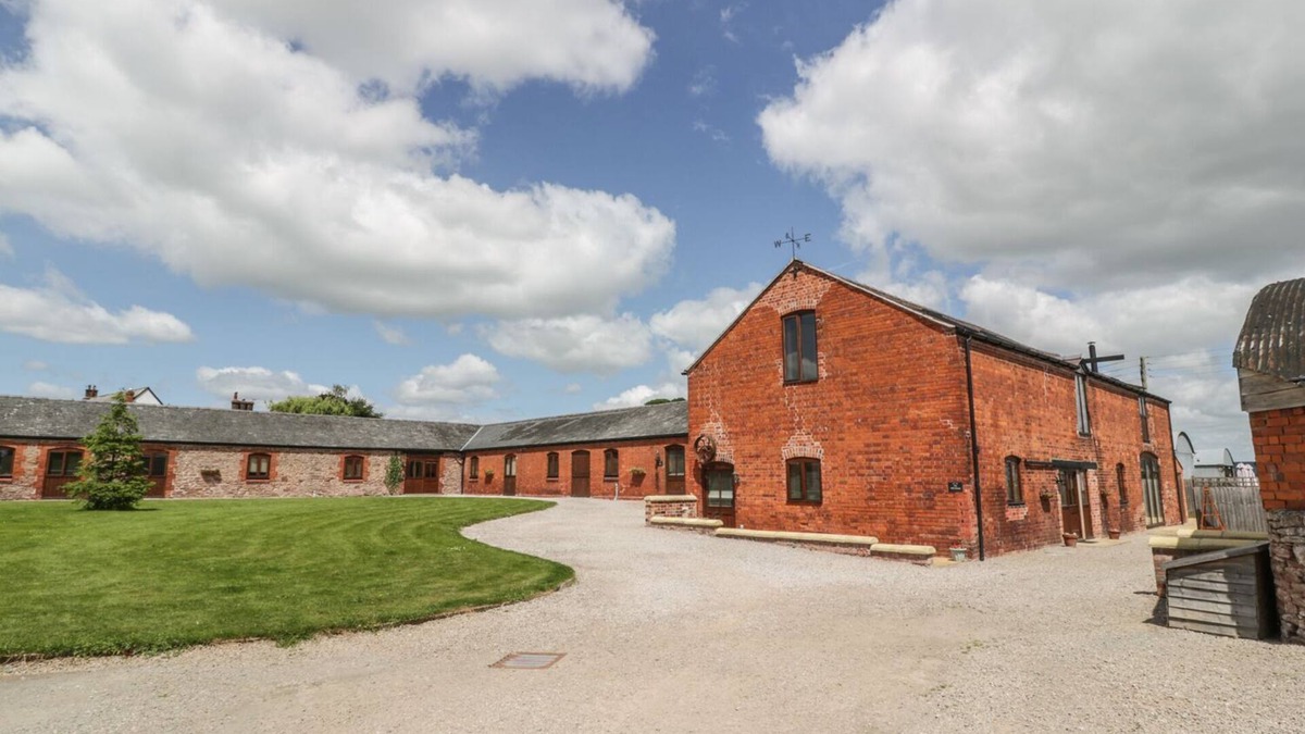 Alberbury House | THE MILL HOUSE, family friendly, luxury holiday cottage in Alberbury