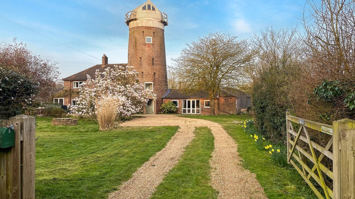 Hindolveston House | The Mill House - Four Bedroom House, Sleeps 8