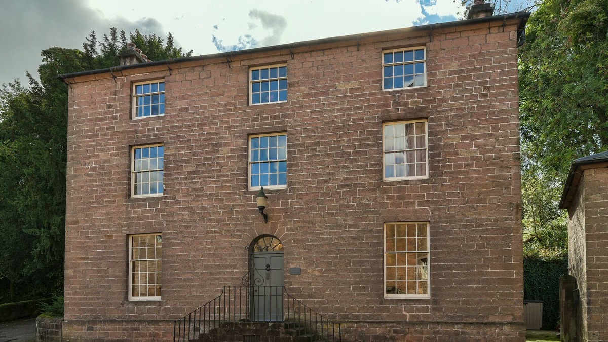 Cromford House | THE MILL MANAGERS HOUSE, family friendly, with open fire in Cromford